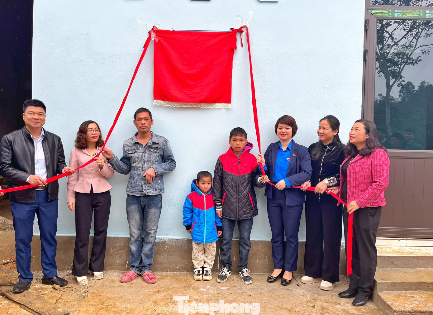 Nghi lễ khánh thành, bàn giao nhà "Khăn quàng đỏ". Ảnh: Duy Chiến Nghi lễ khánh thành, bàn giao nhà "Khăn quàng đỏ". Ảnh: Duy Chiến