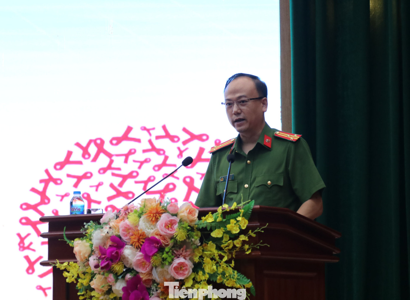 Thượng tá Hoàng Tâm Hiếu, Phó cục trưởng Cục CSĐT tội phạm ma túy Bộ công an nhấn mạnh, các cấp, các ngành và địa phương cần chung tay phòng chống ma túy, vì một cộng đồng không có tệ nạn xã hội. Ảnh: Duy Chiến