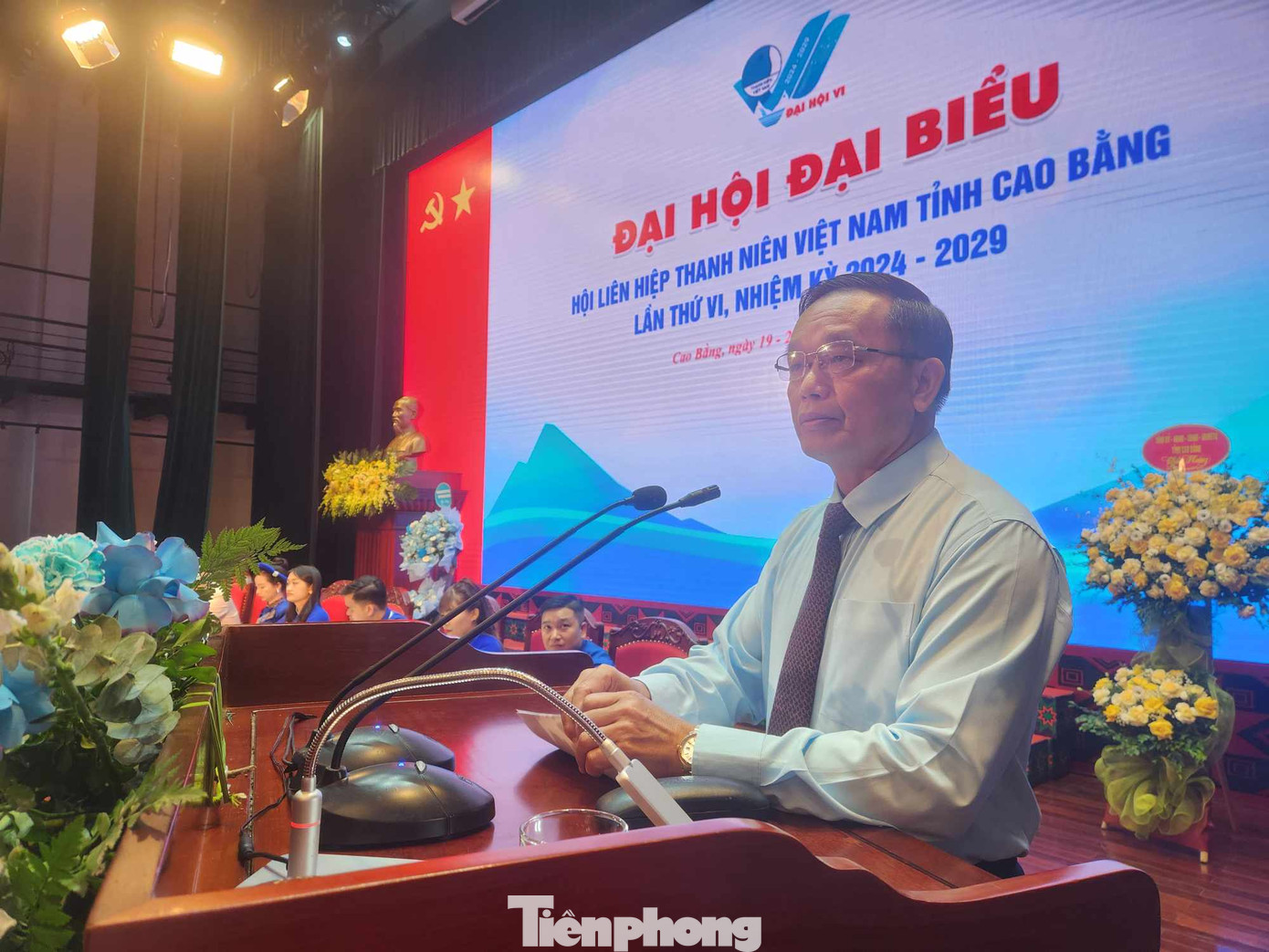 Phó Bí thư Thường trực Tỉnh ủy Cao Bằng - ông Triệu Đình Lê phát biểu cổ vũ, động viên tuổi trẻ các dân tộc Cao Bằng.