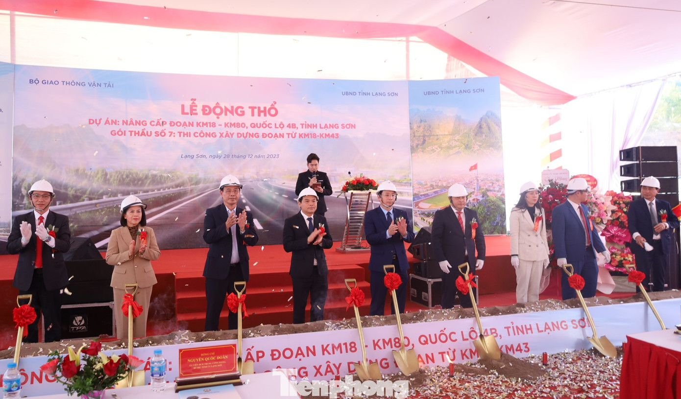 Lễ động thổ Dự án nâng cấp quốc lộ 4B qua địa bàn tỉnh Lạng Sơn. Ảnh: Duy Chiến.
