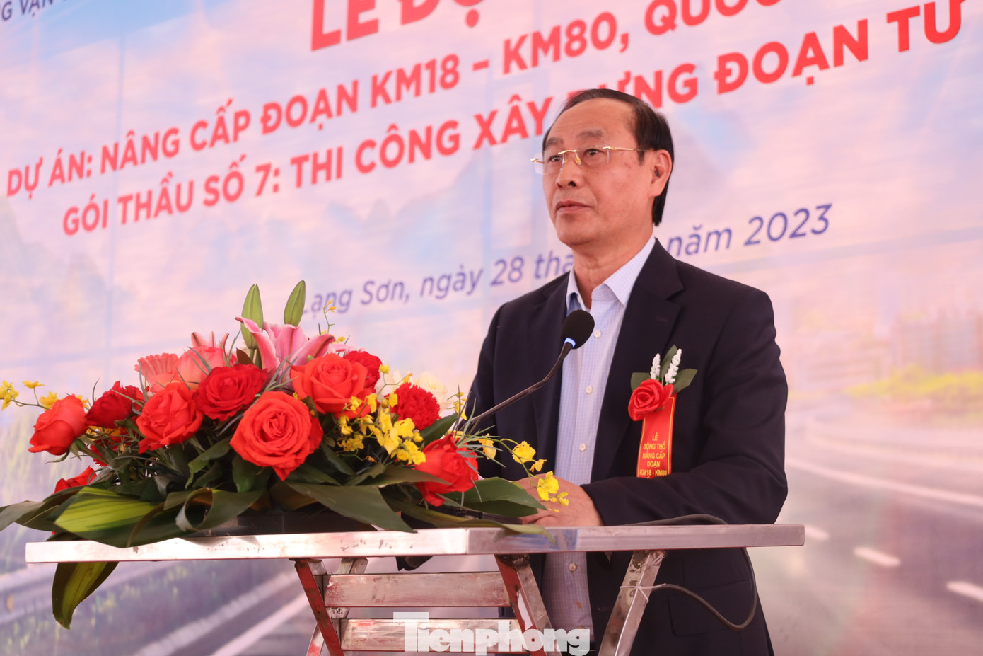 Thứ trưởng Bộ GT-VT Lê Đình Thọ nhấn mạnh, việc đầu tư nâng cấp tuyến đường 4B để đáp ứng với nhu cầu đi lại của người dân, phù hợp với sự phát triển kinh tế- xã hội. Ảnh: Duy Chiến.