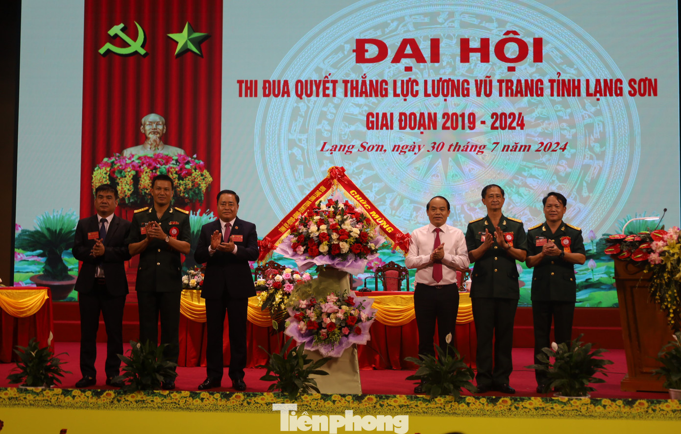 Lãnh đạo tỉnh Lạng Sơn chúc mừng lực lượng vũ trang Lạng Sơn Lãnh đạo tỉnh Lạng Sơn chúc mừng lực lượng vũ trang Lạng Sơn