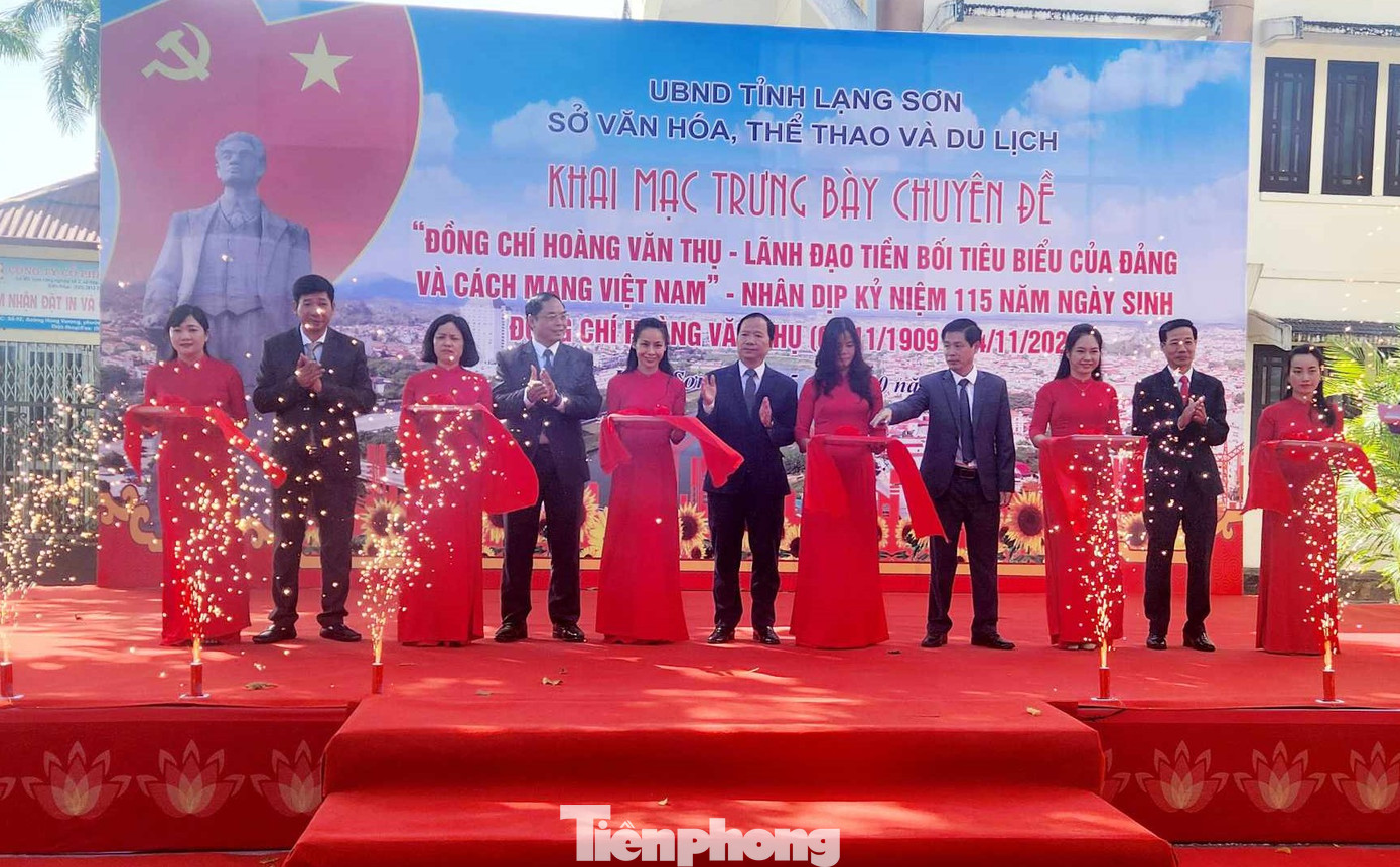 Nghi lễ khai mạc triển lãm. Nghi lễ khai mạc triển lãm.