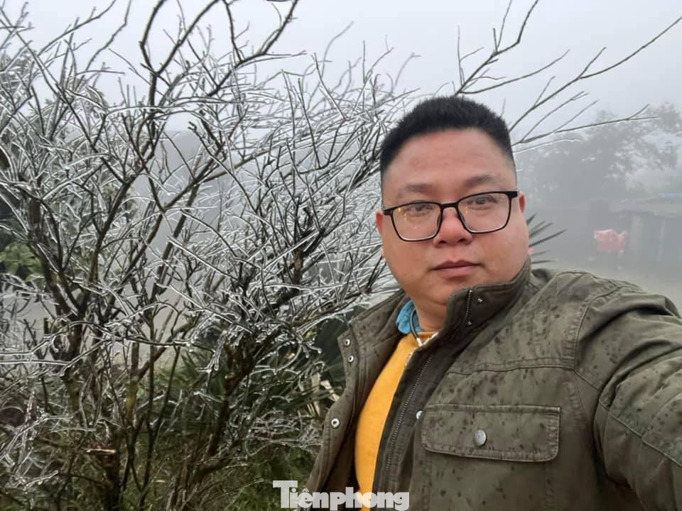 Nhiều du khách đã kịp lên Mẫu Sơn chứng kiến cảnh đẹp kỳ thú của mùa đông xứ Lạng. Ảnh: B.B