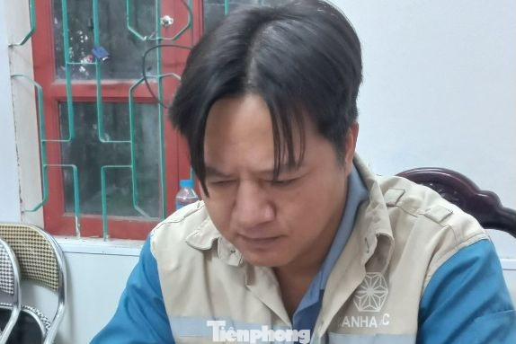 Đối tượng Đinh Hải Long tại cơ quan công an .Ảnh: CB