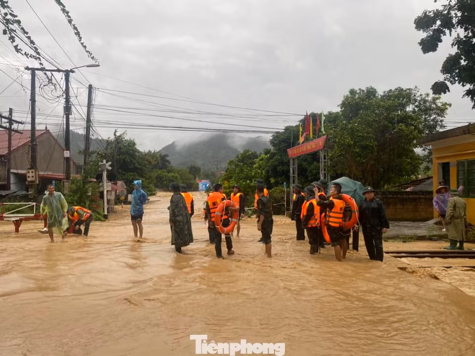 Hiện tại, các địa phương ở huyện Chi Lăng như: Thị trấn Đồng Mỏ, xã Chi Lăng, xã Mai Sao nước đã tràn ngập vào nhà dân gây sự xáo trộn, ảnh hưởng đến sinh hoạt, đời sống, tài sản của người dân địa phương.