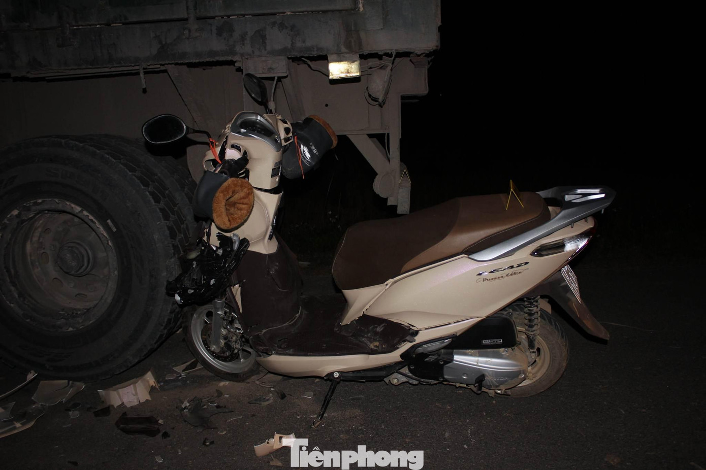 Phương tiện xe máy hư hỏng nặng, người tử vong - Ảnh: Duy Chiến Phương tiện xe máy hư hỏng nặng, người tử vong - Ảnh: Duy Chiến