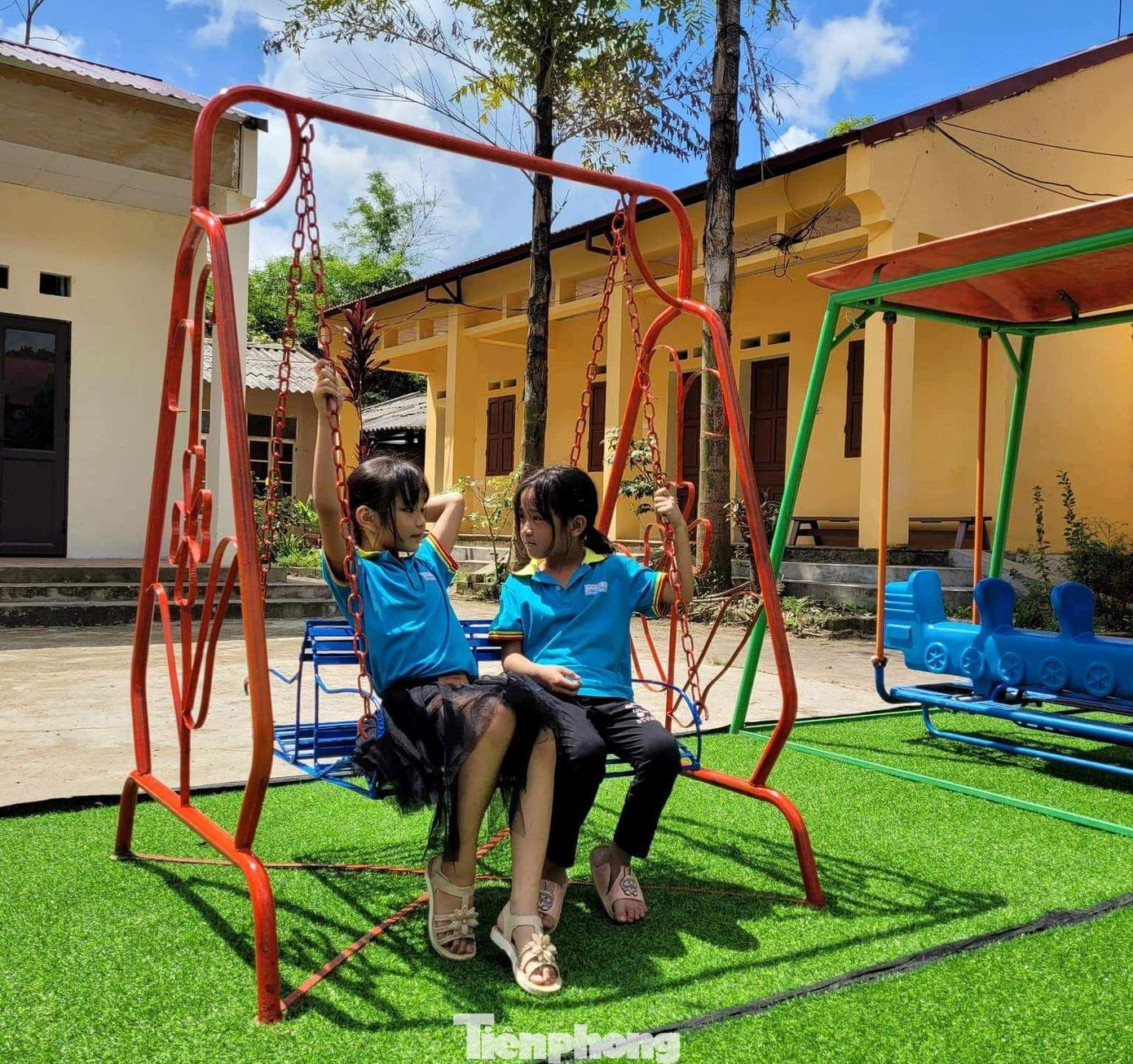 Các em thiếu nhi mừng vui có sân chơi bổ ích. Ảnh: Duy Chiến