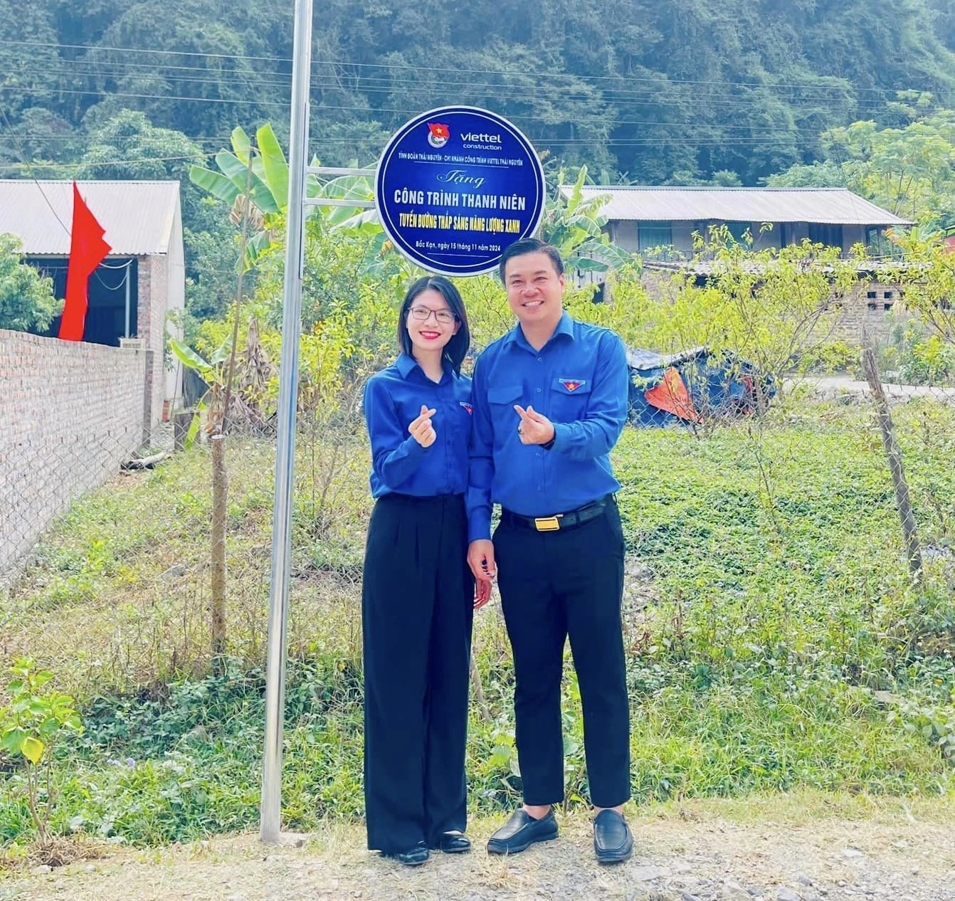 Hai bí thư Tỉnh Đoàn Thái Nguyên và Bắc Kạn thể hiện sự đoàn kết, phát huy sức trẻ để chung tay, giúp sức tình nguyện ở vùng sâu, vùng xa.