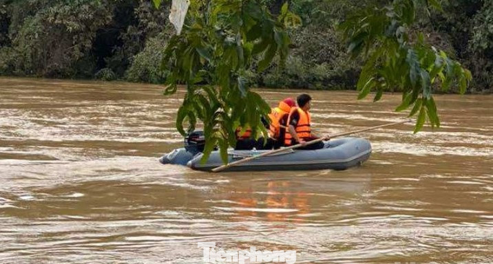Công tác cứu nạn, tìm kiếm nạn nhân được các ngành chức năng Lạng Sơn triển khai khẩn trương. Công tác cứu nạn, tìm kiếm nạn nhân được các ngành chức năng Lạng Sơn triển khai khẩn trương.