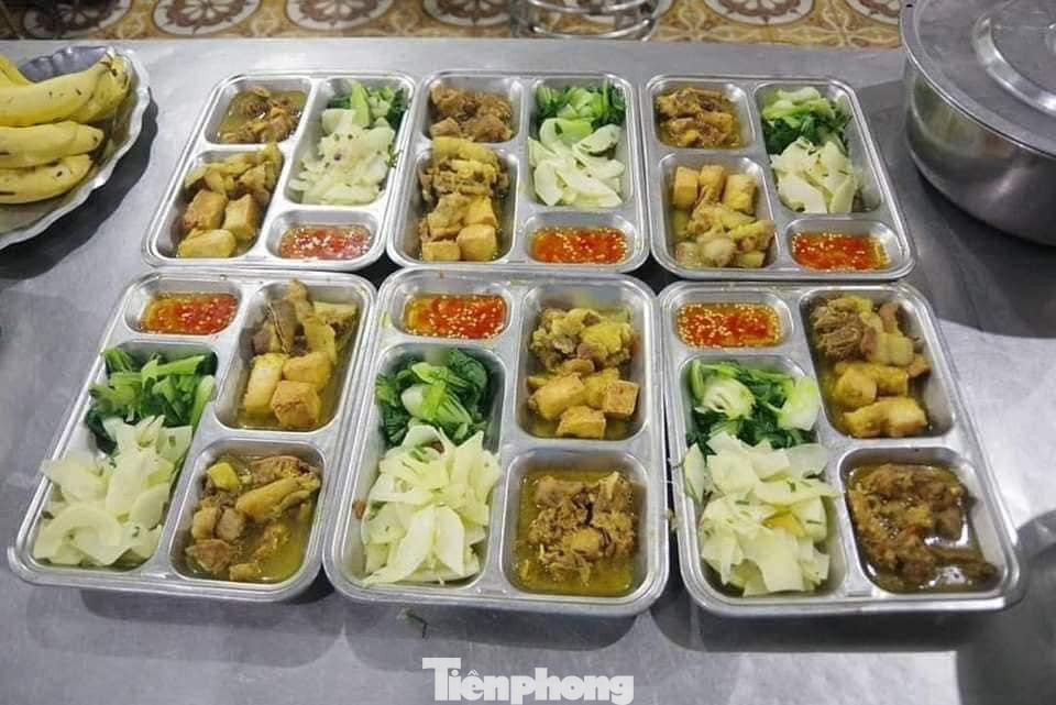 Các đơn vị nhận quân bố trí các suất ăn đảm bảo dinh dưỡng, ngon lành.