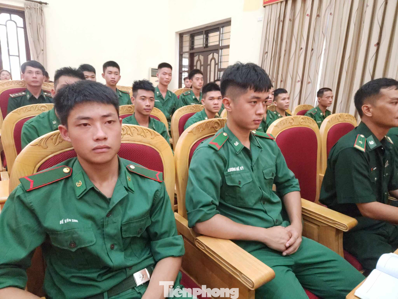 Nhiều chiến sĩ, đoàn viên trẻ tham gia tọa đàm