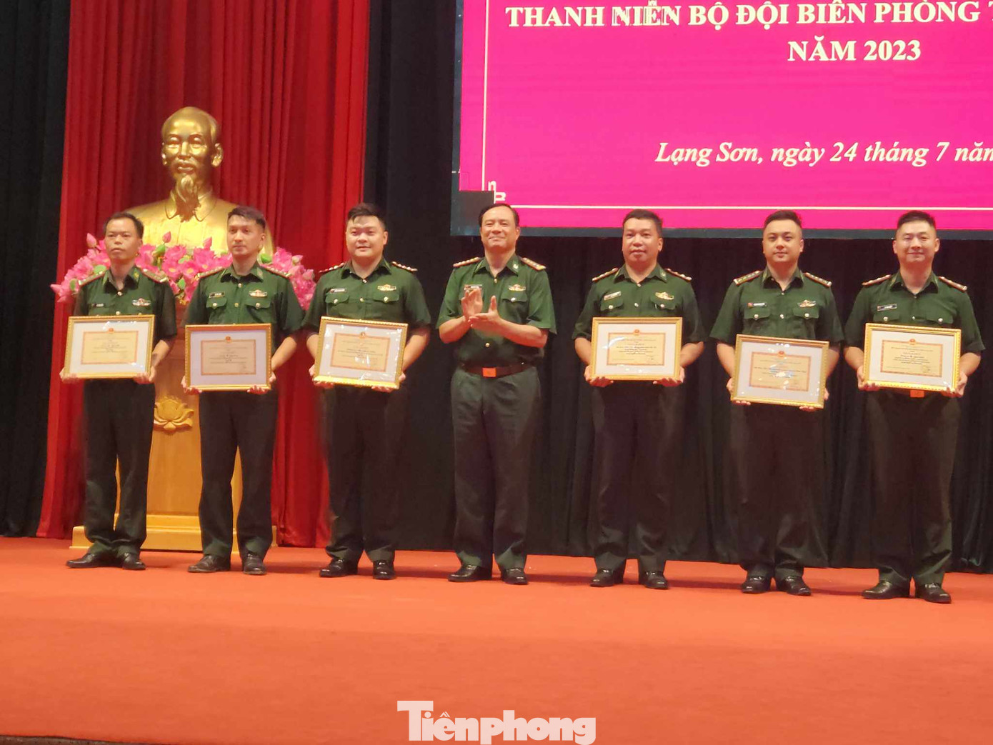 6 tập thể, cá nhân đoạt giải các cuộc thi được tôn vinh, khen thưởng