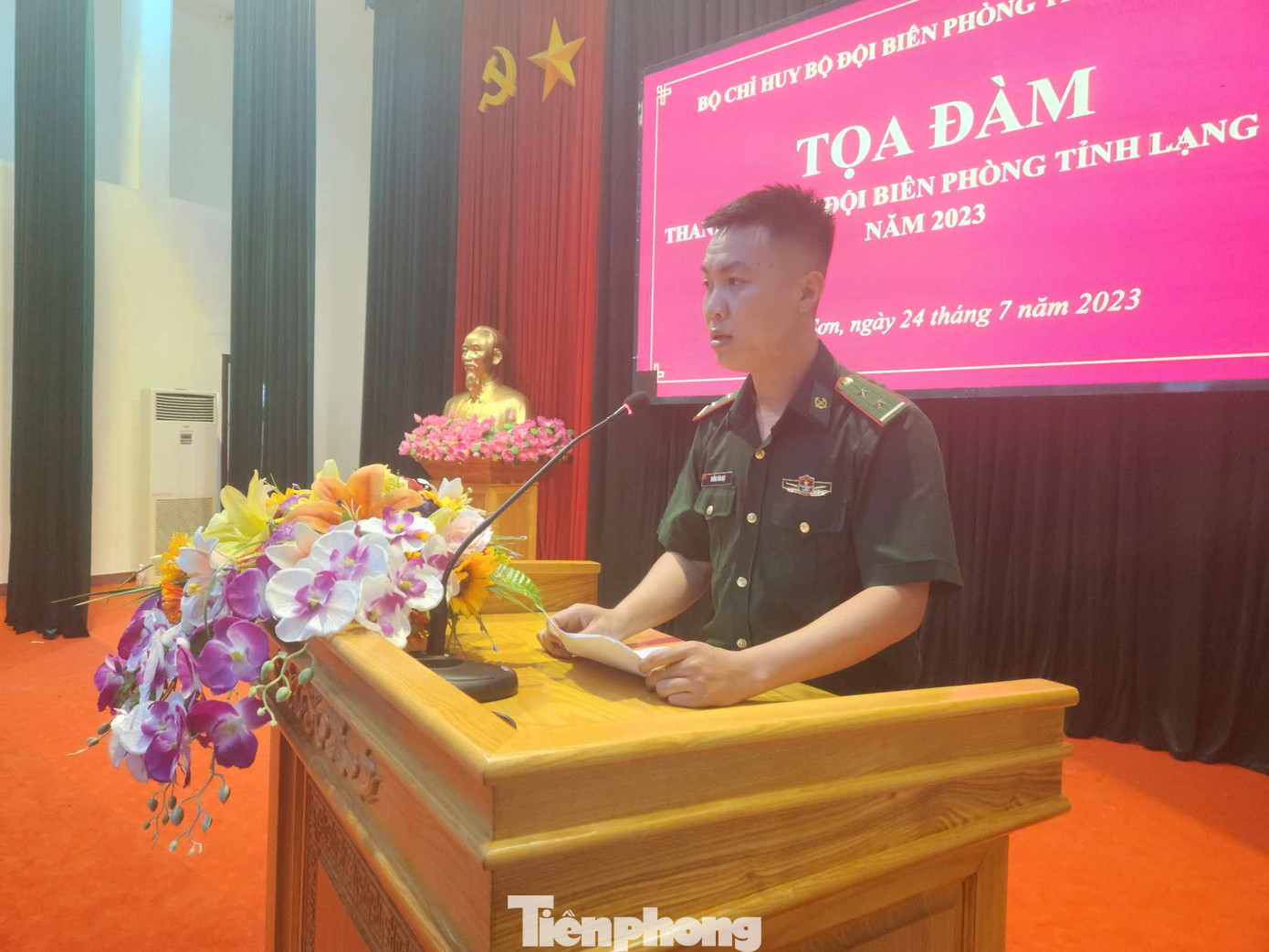 Trung úy Khổng Văn Đạt, chi đoàn phòng Tham mưu, Bộ CHBP tỉnh tham luận, đề xuất ý kiến tại buổi tọa đàm