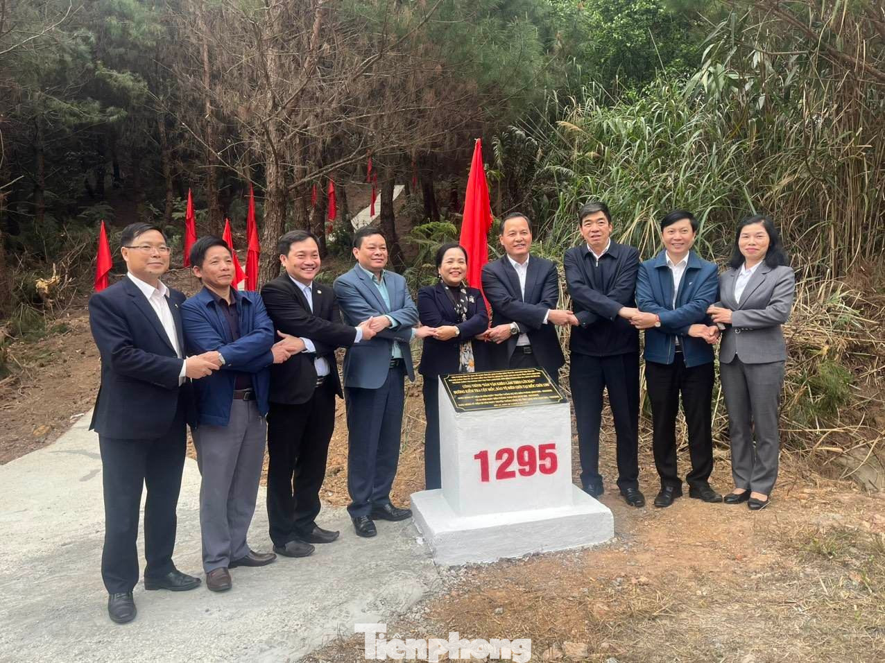 Cụm thi đua các ban Đảng tỉnh Lạng Sơn chung tay xây dựng đường biên giới vững mạnh. Ảnh: Duy Chiến Cụm thi đua các ban Đảng tỉnh Lạng Sơn chung tay xây dựng đường biên giới vững mạnh. Ảnh: Duy Chiến