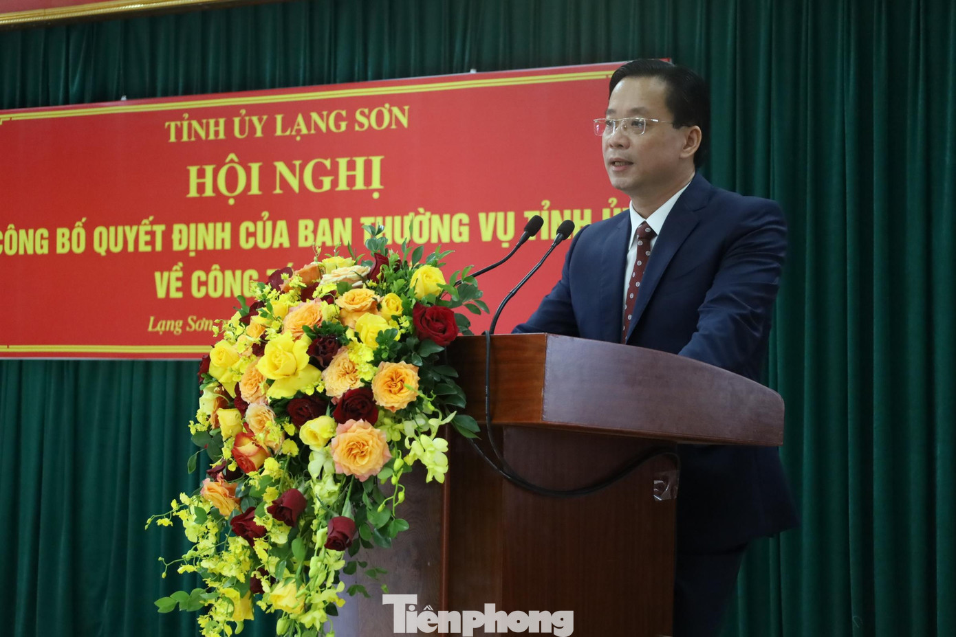 Phát biểu giao nhiệm vụ, Phó Bí thư Thường trực Tỉnh ủy Lạng Sơn Hoàng Văn Nghiệm mong muốn tân Bí thư Thành ủy Lạng Sơn nỗ lực hơn nữa, giành nhiều thành tích trên các lĩnh vực công tác. Ảnh: Duy Chiến Phát biểu giao nhiệm vụ, Phó Bí thư Thường trực Tỉnh ủy Lạng Sơn Hoàng Văn Nghiệm mong muốn tân Bí thư Thành ủy Lạng Sơn nỗ lực hơn nữa, giành nhiều thành tích trên các lĩnh vực công tác. Ảnh: Duy Chiến