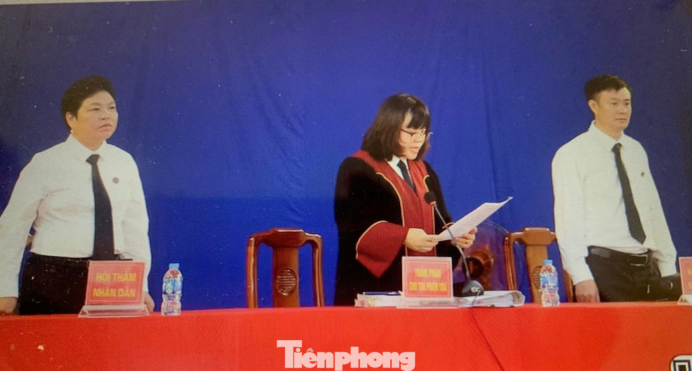 Hội đồng xét xử tuyên bản án nghiêm minh và vụ án xét xử nhanh chóng có ý nghĩa tuyên truyền, giáo dục. Ảnh: Duy Chiến Hội đồng xét xử tuyên bản án nghiêm minh và vụ án xét xử nhanh chóng có ý nghĩa tuyên truyền, giáo dục. Ảnh: Duy Chiến