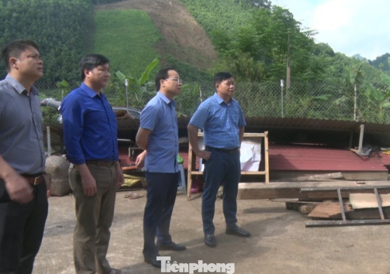 Đoàn công tác của huyện Tràng Định kiểm tra công tác khắc phục hậu quả mưa lũ tại xã Khánh Long và Đoàn Kết.