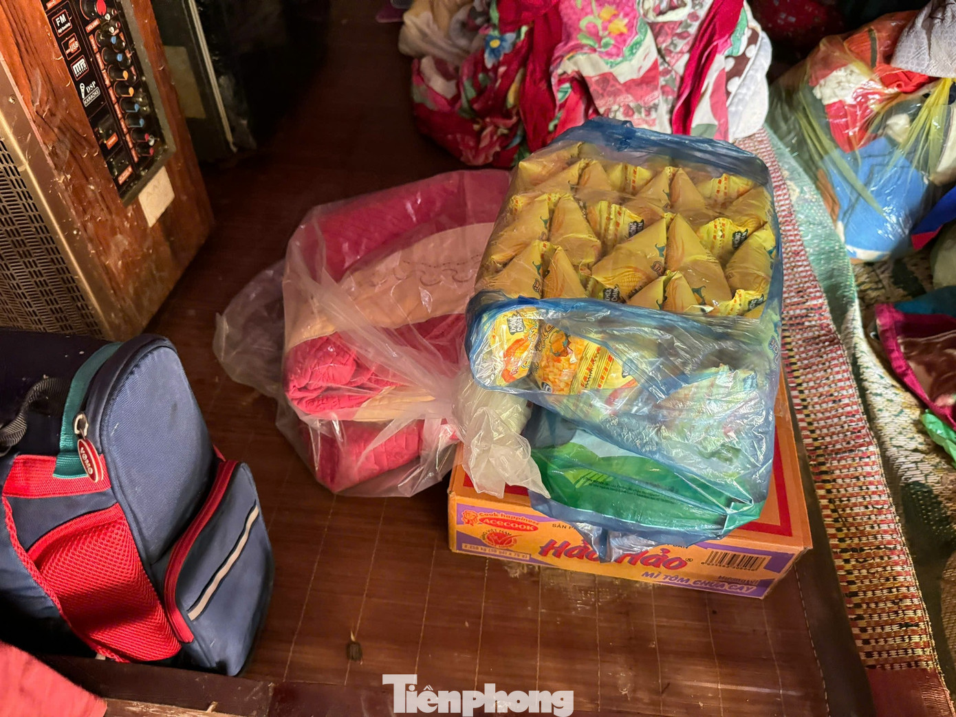 Huyện đoàn- Hội LHTN Việt Nam huyện Tràng Định chuẩn bị nhu yếu phẩm hỗ trợ người dân.