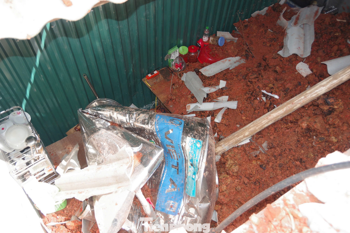 Tài sản của HTX hư hỏng nặng. Ảnh: Duy Chiến