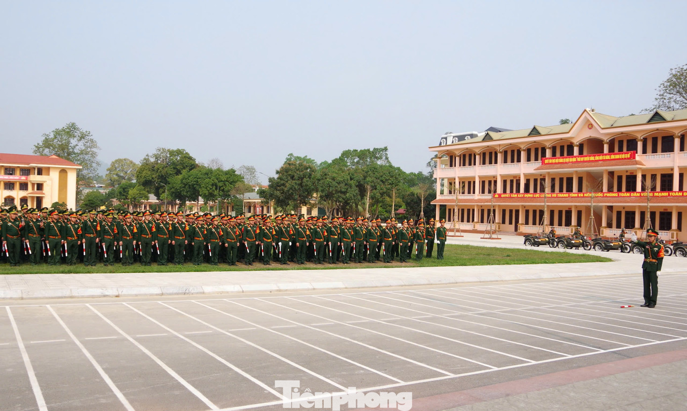 Hàng trăm cán bộ, chiến sỹ thuộc Bộ CHQS tỉnh Lạng Sơn sẵn sàng nhận nhiệm vụ. Ảnh: Dương Nguyên.