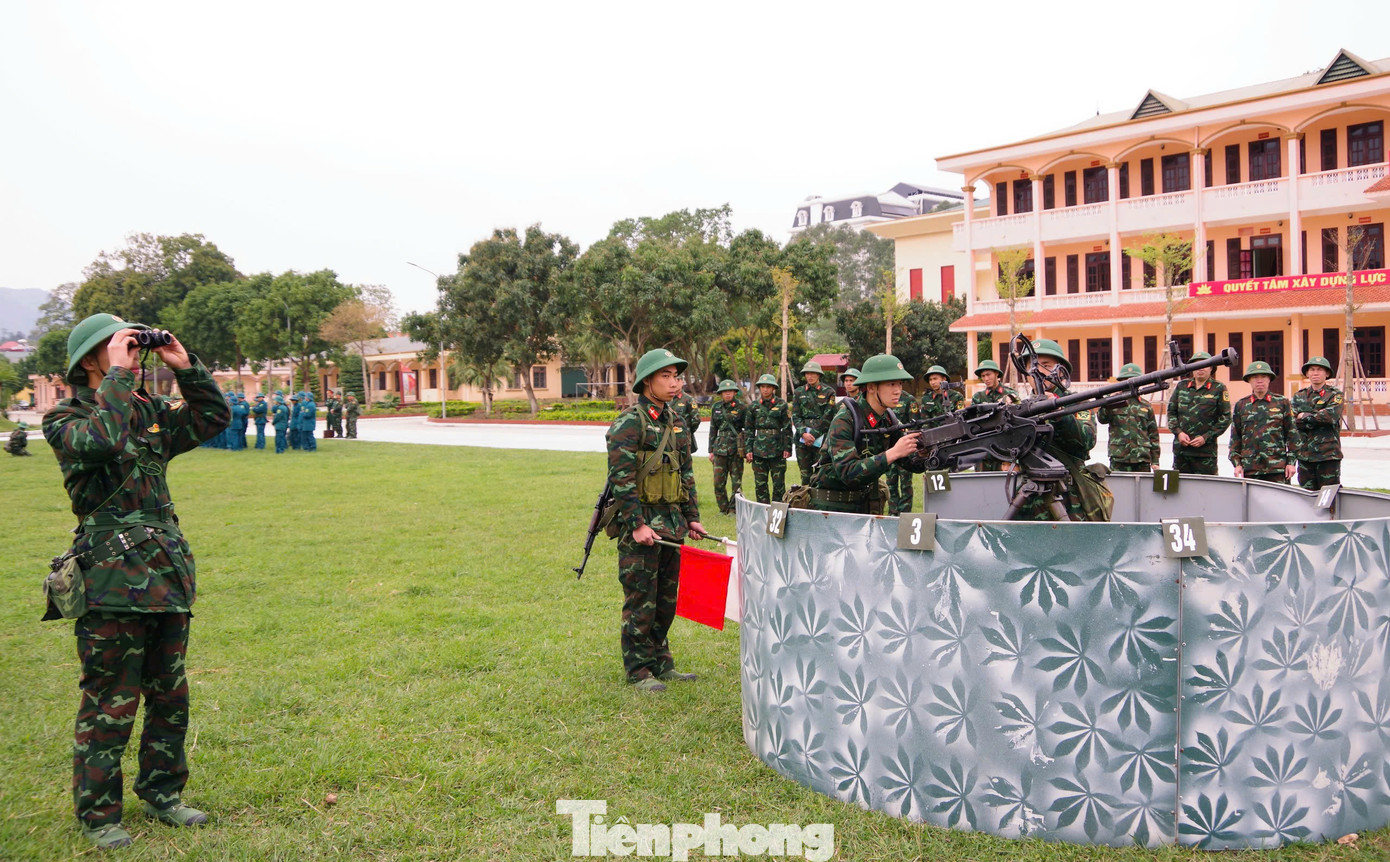 Các khẩu đội phòng không sẵn sàng xử lý các tình huống bảo vệ vùng trời an toàn. Ảnh: Dương Nguyên.