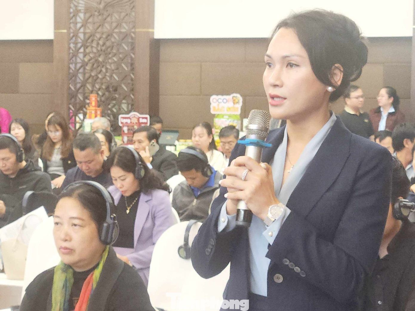 Đại diện doanh nghiệp Trung Quốc tham góp ý kiến tại diễn đàn.