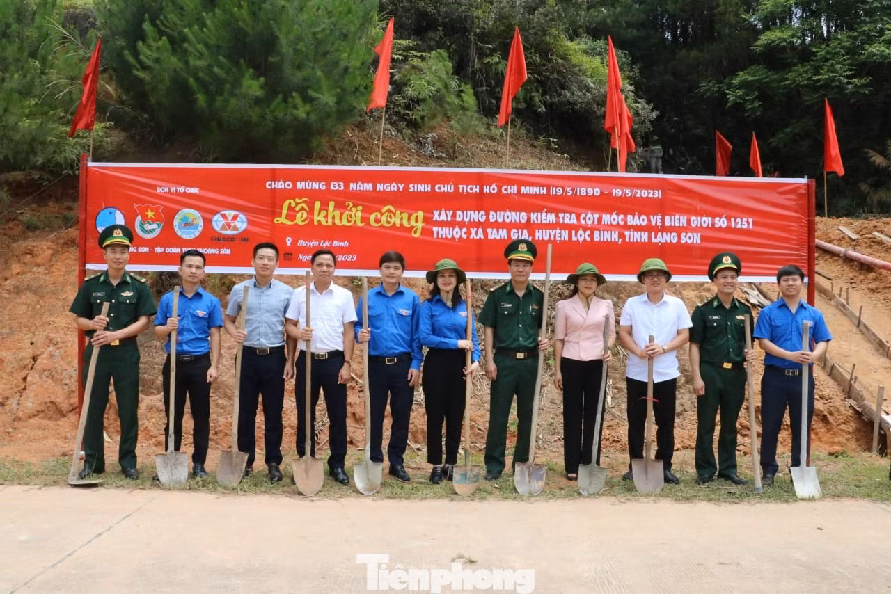 Nghi thức Lễ khởi công xây dựng đường kiểm tra biên giới.