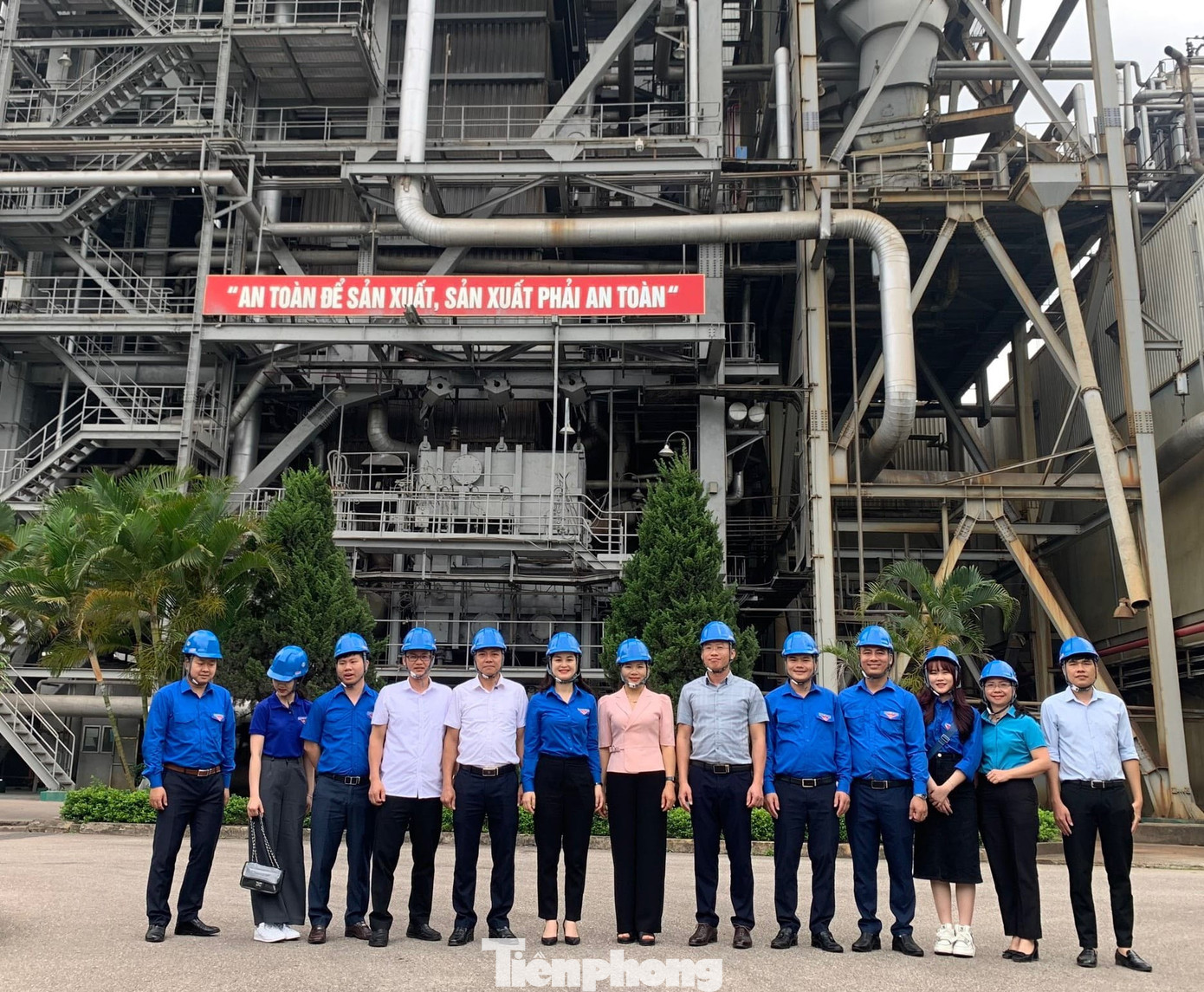 Tự hào người công nhân lao động Lạng Sơn. Ảnh: Duy Chiến Tự hào người công nhân lao động Lạng Sơn. Ảnh: Duy Chiến