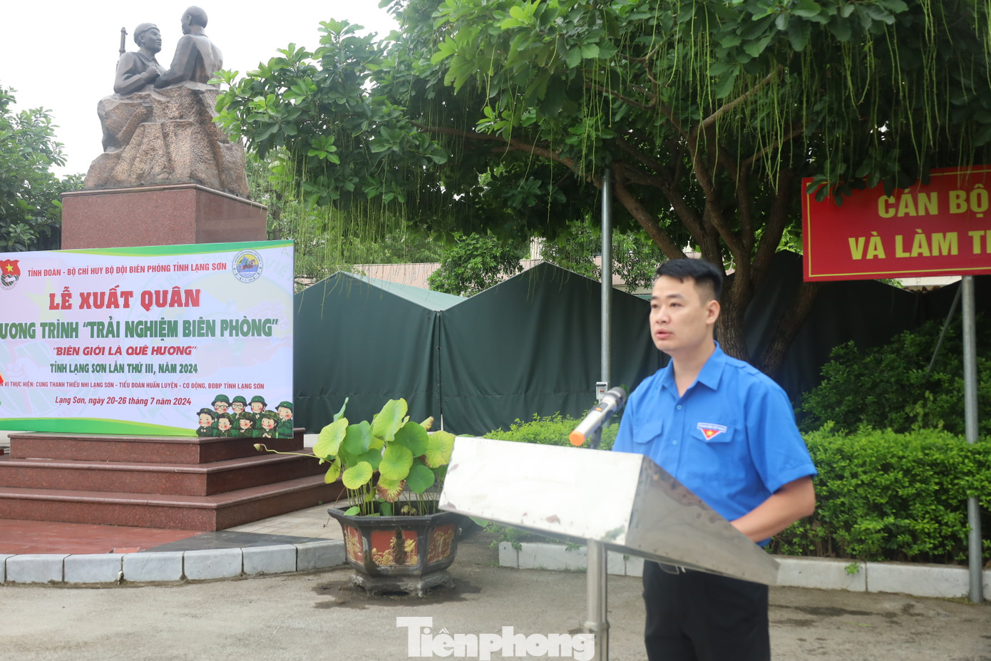 Anh Đoàn Thành Công - Phó Bí thư phụ trách Tỉnh Đoàn Lạng Sơn phát biểu tại Lễ xuất quân trải nghiệm Biên phòng Lạng Sơn năm 2024. Ảnh: Duy Chiến