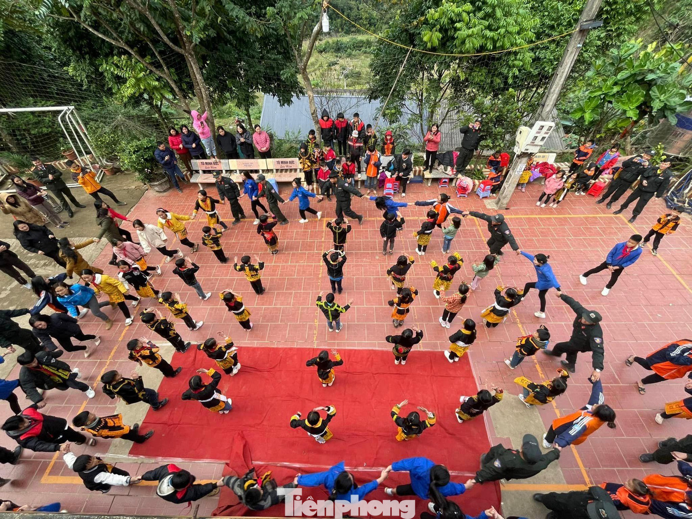 Bài ca nhân lên tinh thần tình nguyện với vùng sâu, vùng cao, vùng xa xứ Lạng - Ảnh: Duy Chiến Bài ca nhân lên tinh thần tình nguyện với vùng sâu, vùng cao, vùng xa xứ Lạng - Ảnh: Duy Chiến