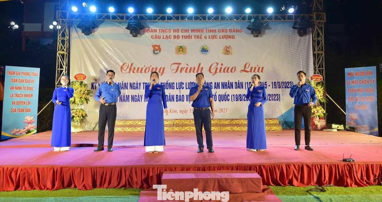 Đội văn nghệ thanh niên xung kích Tỉnh Đoàn Cao Bằng tham gia biểu diễn giao lưu