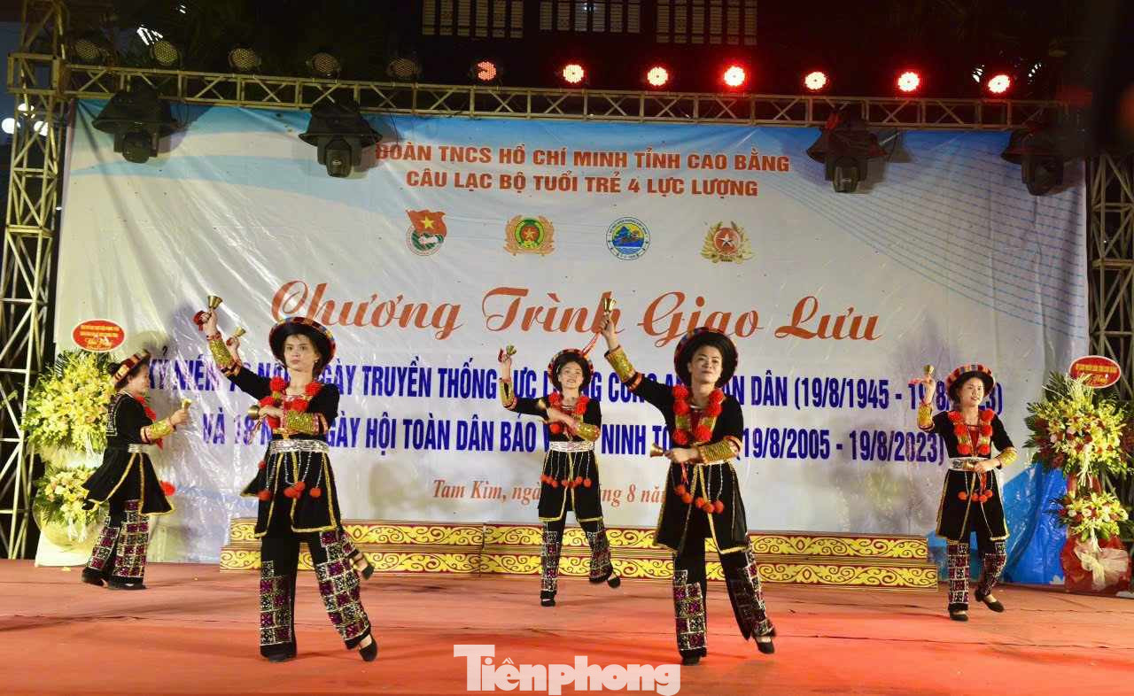 Nhiều tiết mục đậm đà bản sắc dân tộc. Ảnh: Duy Chiến