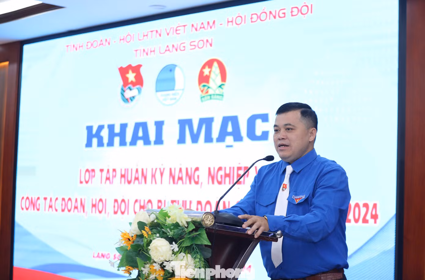 Anh Lăng Văn Chí - Phó Bí thư Thường trực Tỉnh Đoàn Lạng Sơn phát biểu khai mạc.