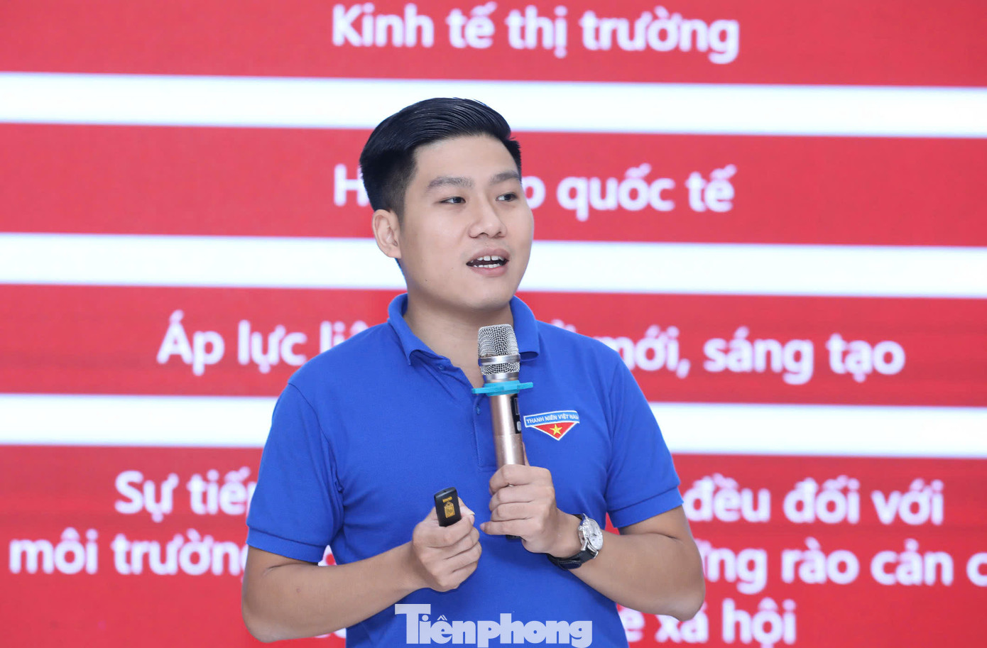 Các giảng viên truyền đạt kiến thức tập huấn công tác Đoàn.