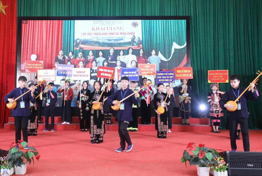 Hát Then, đàn tính là vốn văn hóa đặc trưng của người Tày, Nùng.