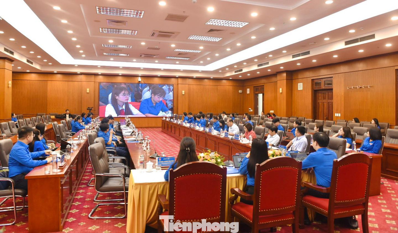 Hội nghị được kết hợp với trực tiếp và trực tuyến đến các cơ sở Đoàn. Hội nghị được kết hợp với trực tiếp và trực tuyến đến các cơ sở Đoàn.