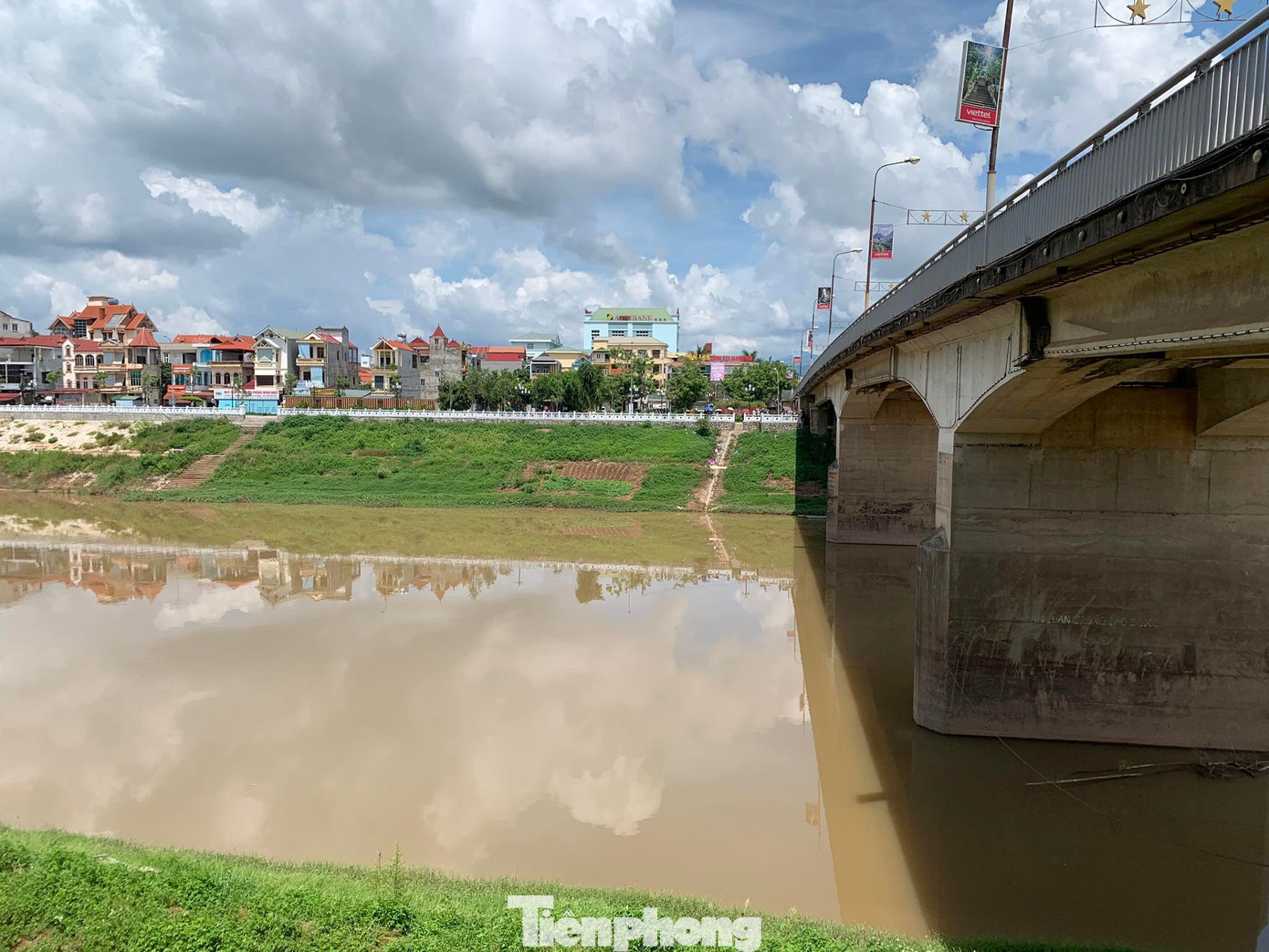 Cầu Đông Kinh, nơi anh H.K gieo mình xuống sông Kỳ Cùng. Ảnh: Duy Chiến