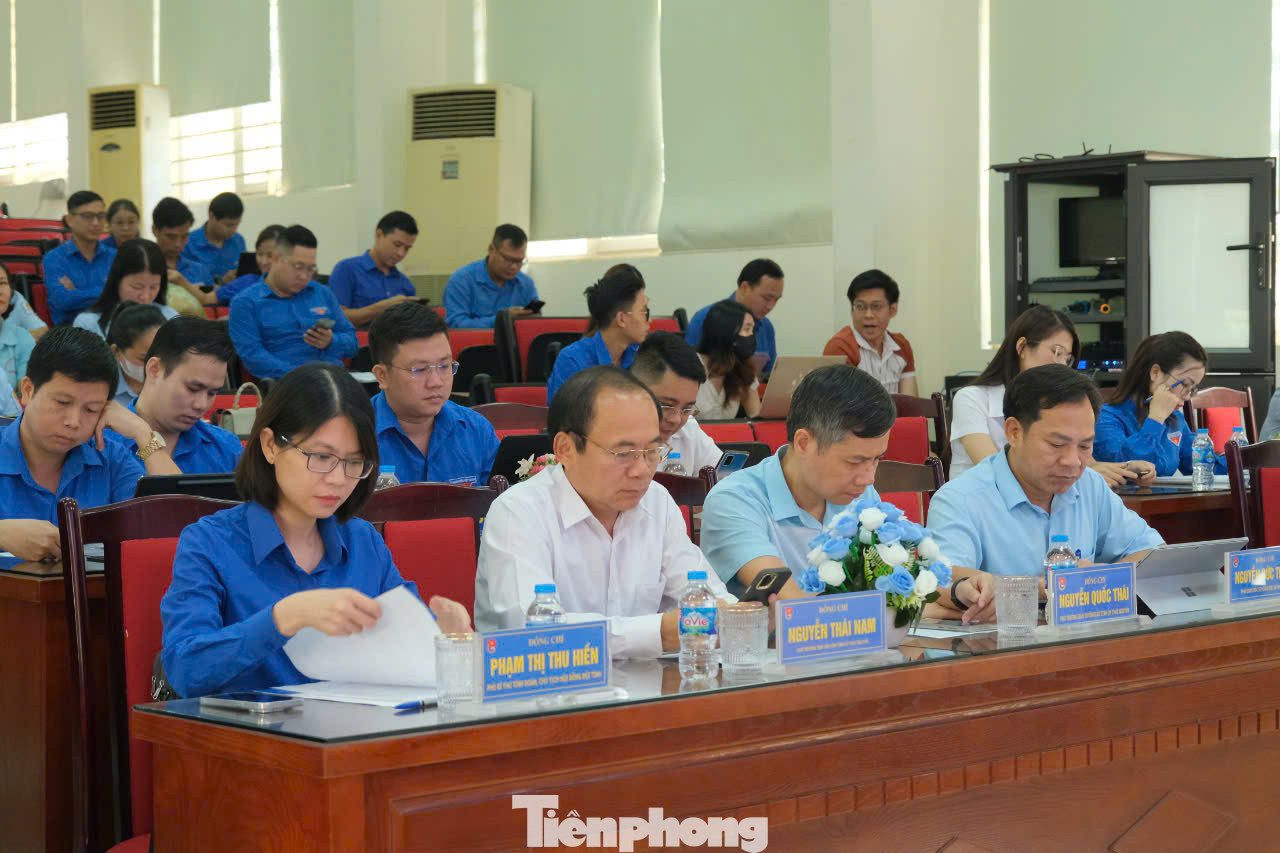 Đại diện lãnh đạo các ban ngành và đoàn viên, thanh niên, Tổng phụ trách Đội ở Thái Nguyên tham dự hội nghị.