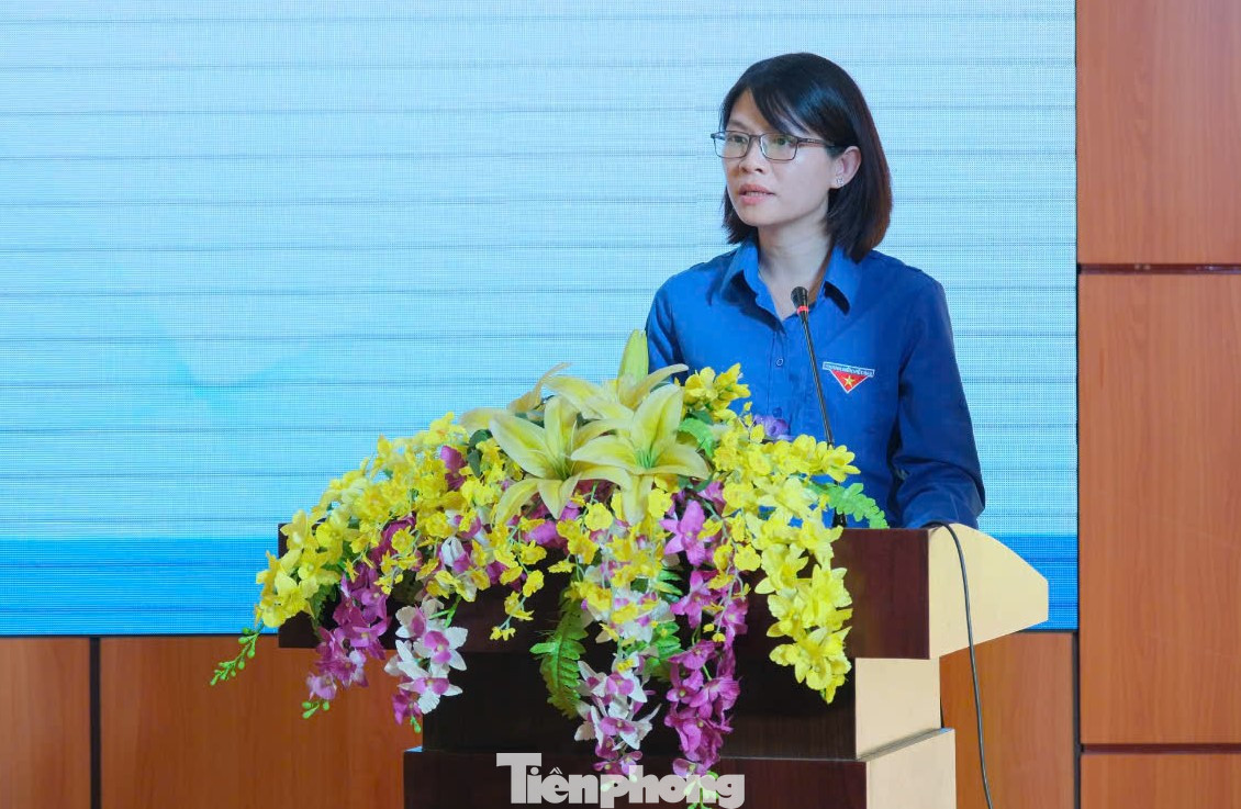 Chị Phạm Thị Thu Hiền - Phó Bí thư Tỉnh Đoàn, Chủ tịch Hội đồng Đội tỉnh Thái Nguyên phát biểu khai mạc hội nghị.