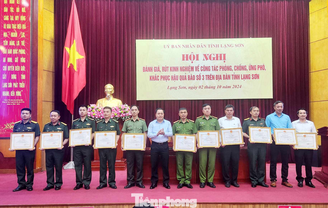 11 tập thể được tôn vinh, khen thưởng trong công tác phòng chống, ứng phó, khắc phục hậu quả bão lũ trên địa bàn Lạng Sơn.