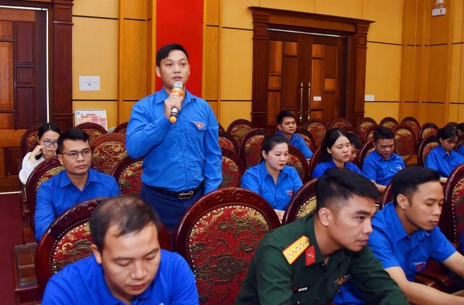 Nhiều ý kiến của thanh niên được nêu tại buổi đối thoại.