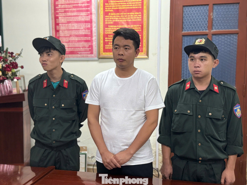 Đối tượng Nguyễn Tiến Nam (giữa)