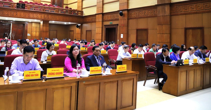 HĐND tỉnh Cao Bằng thảo luận và thông qua ban hành nghị quyết về thực hiện chính sách đất đai. HĐND tỉnh Cao Bằng thảo luận và thông qua ban hành nghị quyết về thực hiện chính sách đất đai.