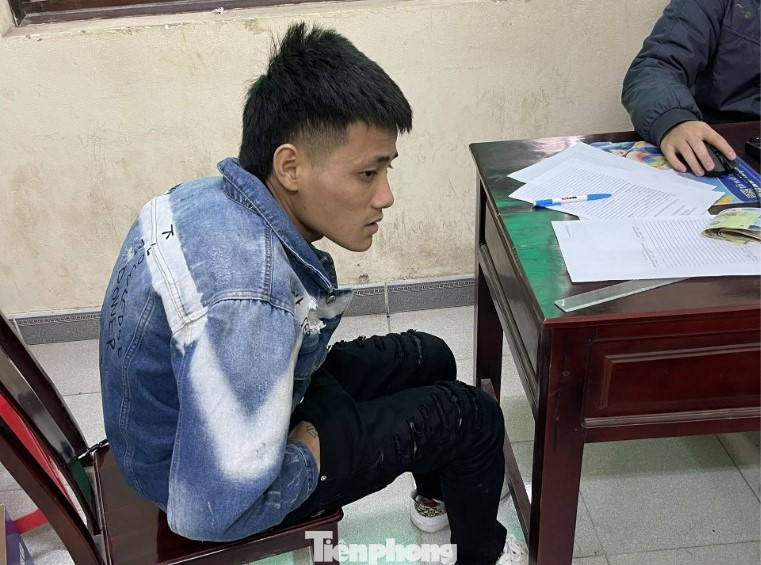 Đối tượng Lành Văn Kiên tại cơ quan công an (ảnh: H.T)