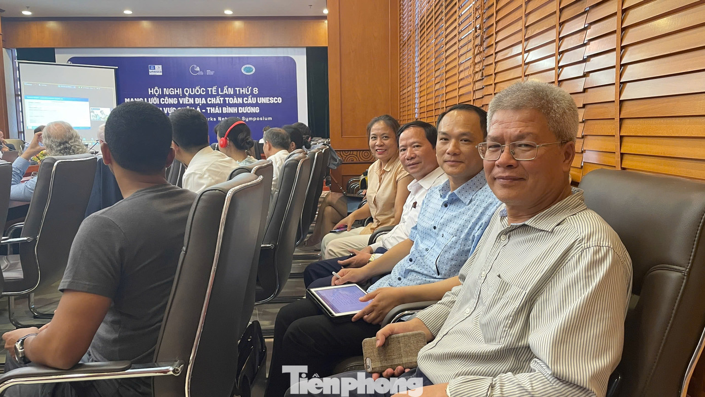 Đoàn đại biểu tỉnh Lạng Sơn và chuyên gia tham gia hội nghị. Đoàn đại biểu tỉnh Lạng Sơn và chuyên gia tham gia hội nghị.