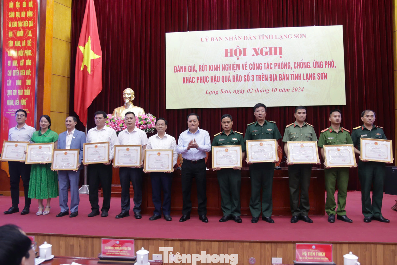 Các cá nhân có thành tích xuất sắc được nhận Bằng khen của Chủ tịch UBND tỉnh Lạng Sơn.