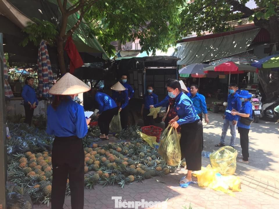 Trong ngày 31/5, tuổi trẻ huyện Chi Lăng đã tiêu thụ được trên 2000 quả dứa. - Ảnh: Duy Chiến