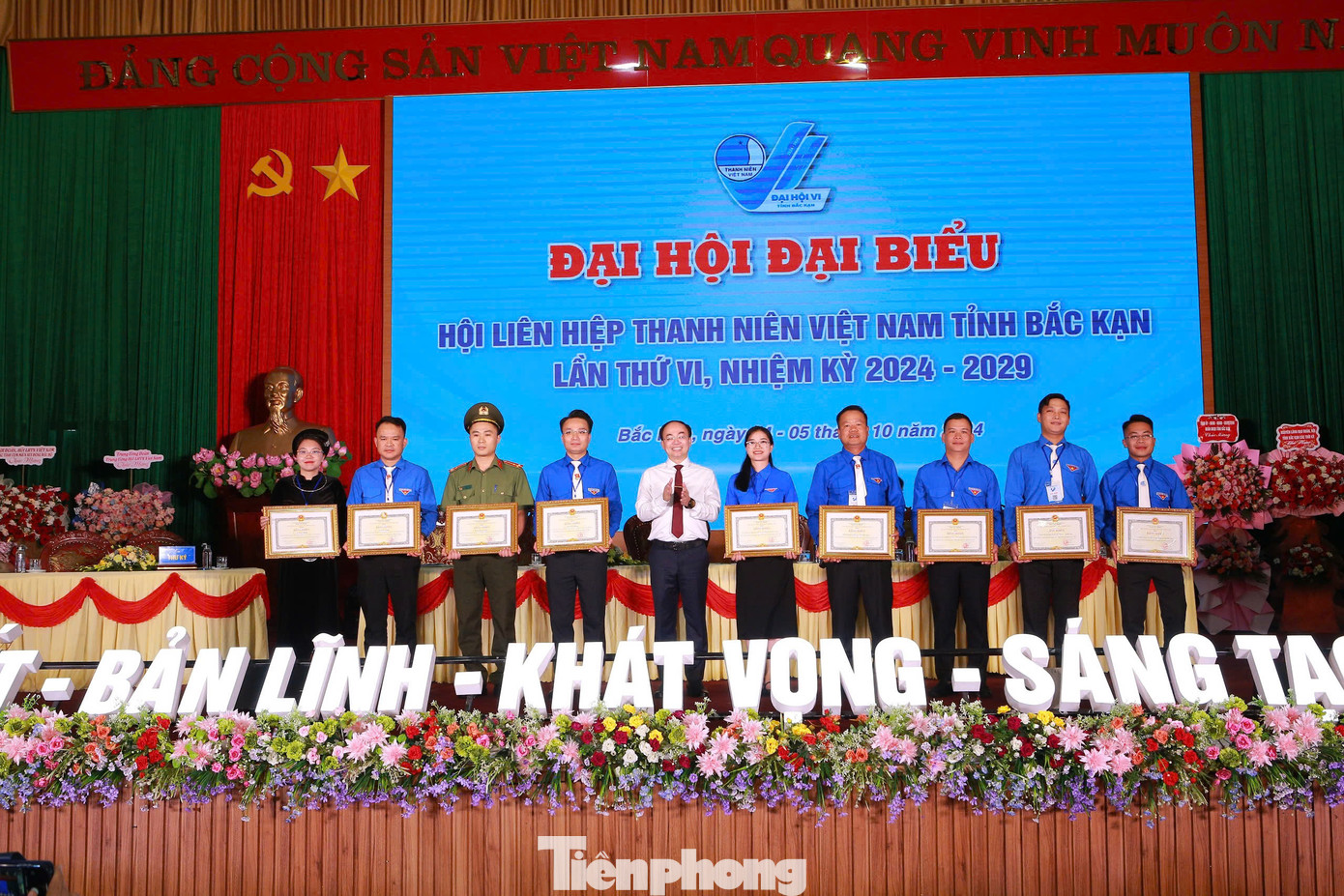 Nhiều tập thể, cá nhân có thành tích xuất sắc nhận khen thưởng của các cấp, các ngành.