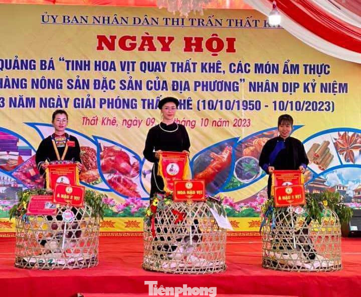Ban tổ chức đã đấu giá thành công với 3 con vịt giải cao nhất với tổng trị giá là 51 triệu đồng. Ban tổ chức đã đấu giá thành công với 3 con vịt giải cao nhất với tổng trị giá là 51 triệu đồng.